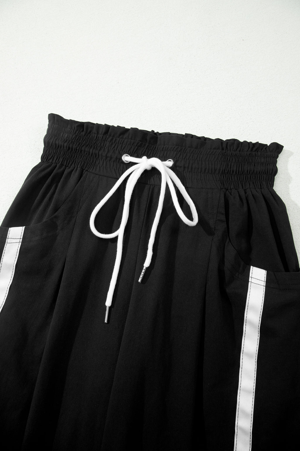 Black Contrast Striped Smocked Waist Drawstring Cropped Casual Pants