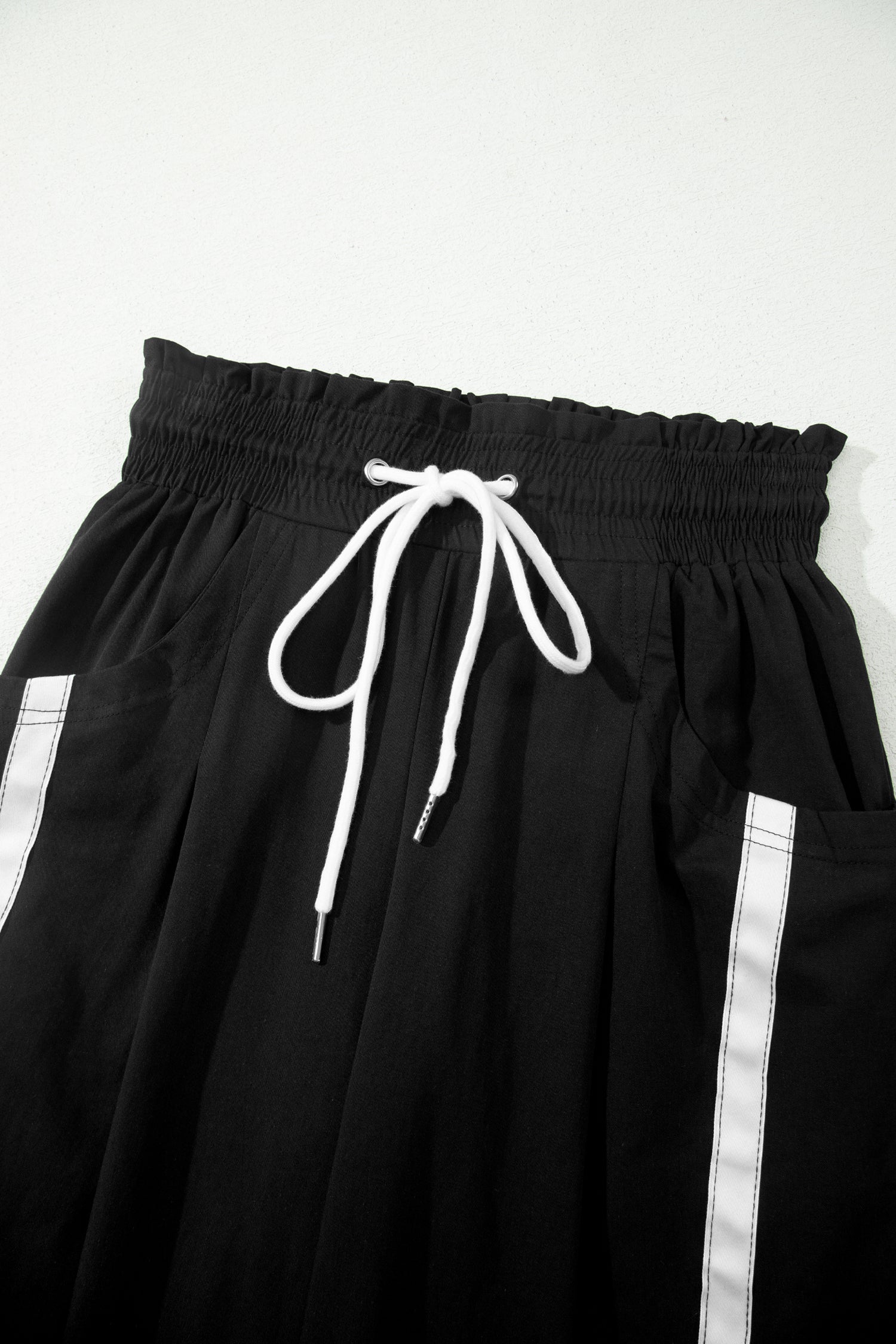 Black Contrast Striped Smocked Waist Drawstring Cropped Casual Pants