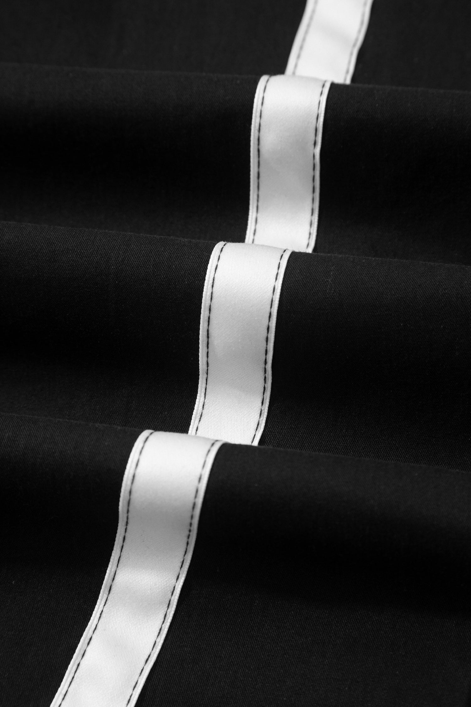 Black Contrast Striped Smocked Waist Drawstring Cropped Casual Pants